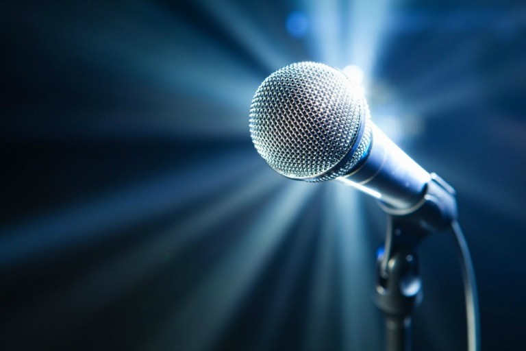 karaoke-microphone-768×512
